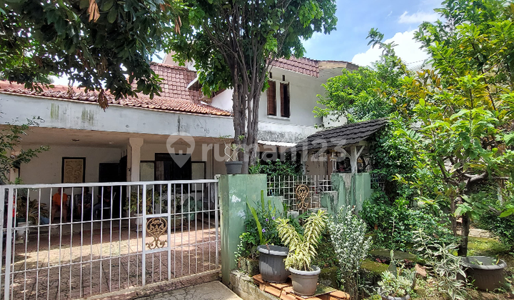 Old 2-story House in Kebayoran Baru, South Jakarta