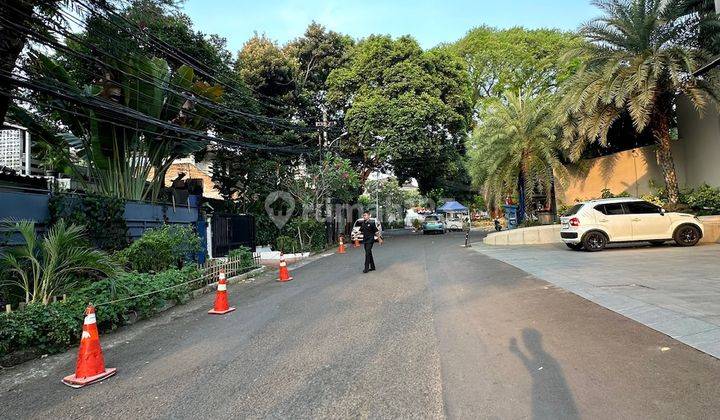 Rumah Lama Zona Komersial Harga Menarik di Senopati Dekat Scbd 2