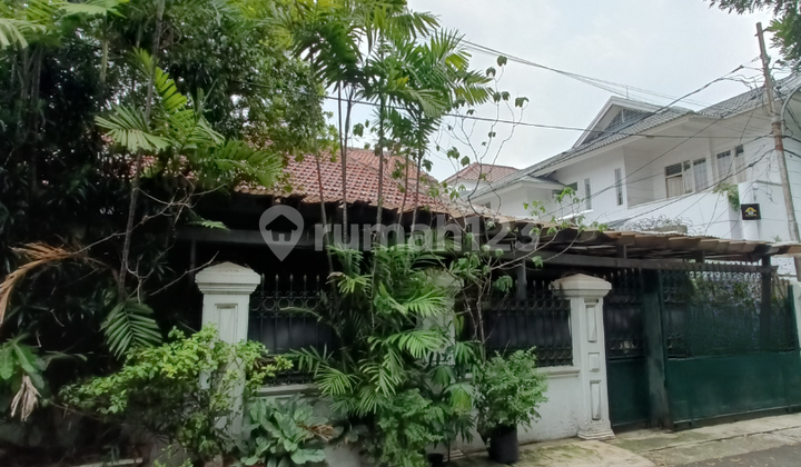 Rumah Hitung Tanah di Tebet Akses Jalan Lebar 3 mobil