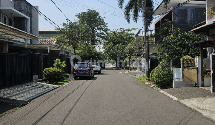 Mendekati NJOP, Akses 3 Mobil Rumah 2 Lantai di Pondok Indah Mendekati NJOP, Akses 3 Mobil Rumah 2 Lantai di Pondok Indah