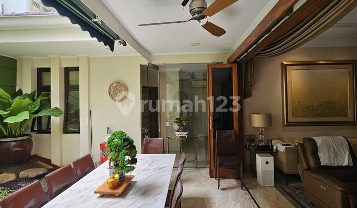 HOUSE SUITABLE FOR BUSINESS, CLINIC, ETC. MAIN ROAD. SENOPATI 2