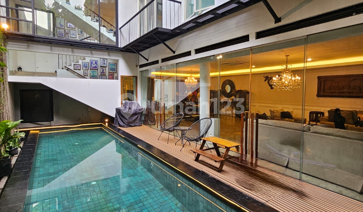 READY-TO-OCCUPY HOUSE IN A PRIME & STRATEGIC LOCATION COMPLEX KEMANG