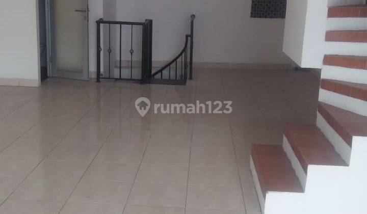 Disewakan Rumah 2 Lantai Siap Huni di Tomang Jakarta Barat 1