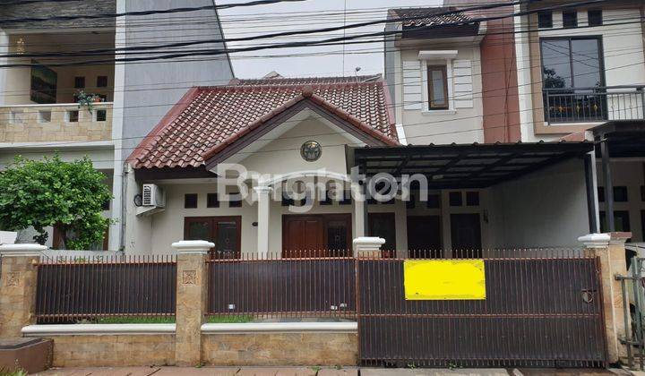 Rumah murah siap huni di Raffles Hills Cibubur 1