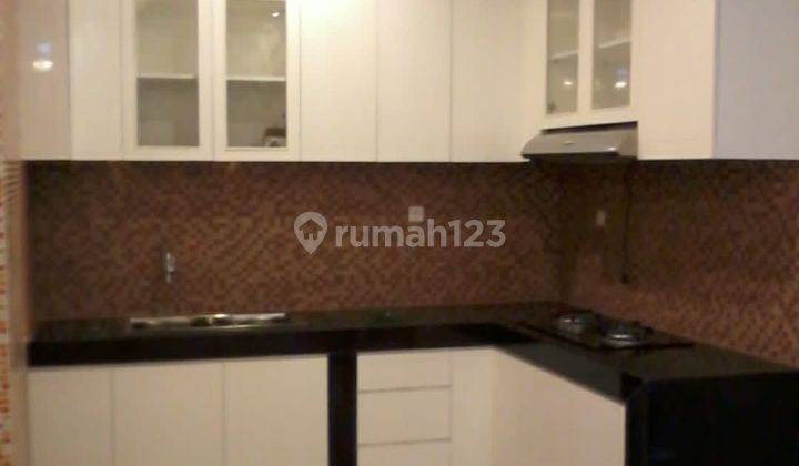 Dijual Cepat Rumah Furnished Bagus di Taman Semanan Hadap Barat SHM 2