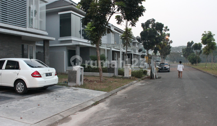Jual Rumah Kos-Kosan 3 Lantai 40 kamar di Cluster Akasia Suvarna Padi