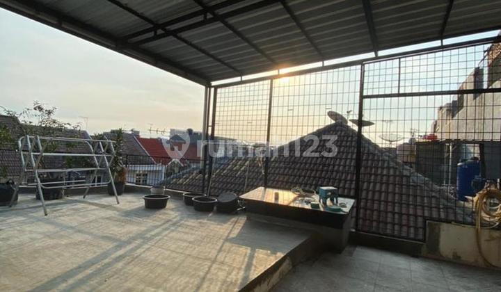 Dijual Rumah Di Taman Palem Semi Furnish Luas 120m² 2.5lantai