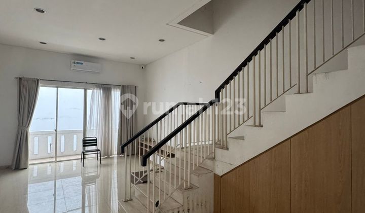 Disewakan Rumah di Pik 1 Cluster Crown Golf, Uk.8x24m2, Furnish