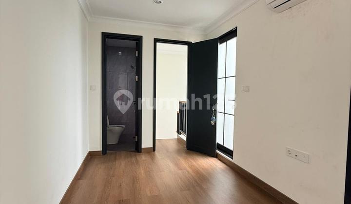 Dijual Rumah di Summarecon Bogor Bagus 3 Lantai Semi Furnish Hdp Utara