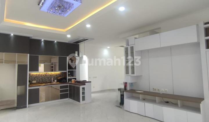 Sell Ready-to-Live Good 2-Story East-Facing House in Lippo Karawaci 1