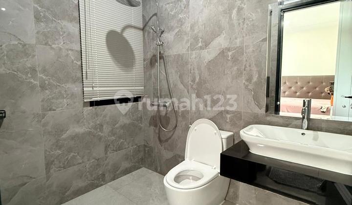 For Sale House in Summarecon Bogor, Beautiful 3 Floors Semi-Furnished North Facing. 2