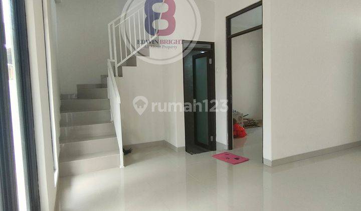 Brand new house 2 lantai siap huni di sektor 9 dekat Emerald  2