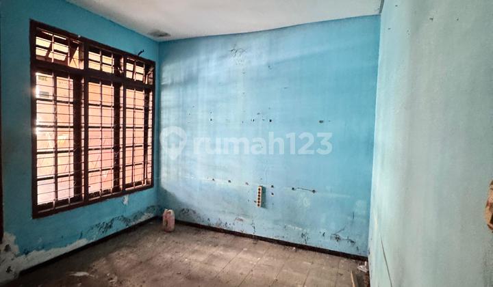 House Needs Renovation Sidosermo Wonocolo Surabaya 2