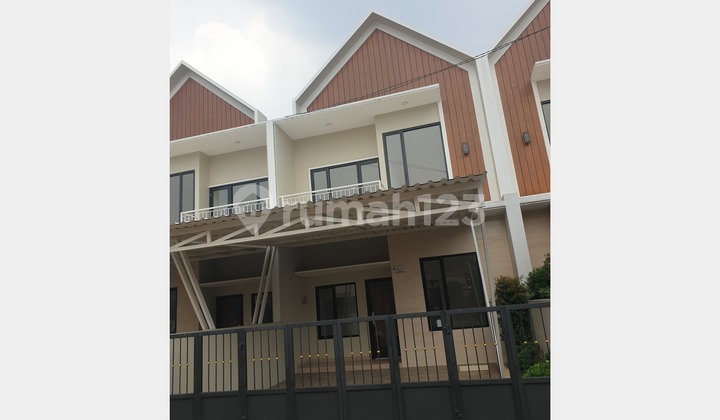 Rumah Mewah Scandinavian, 2 Lantai, Akses Strategis, Bebas Banjir Rumah Mewah Scandinavian, 2 Lantai, Akses Strategis, Bebas Banjir