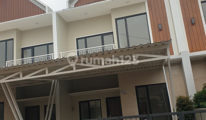 Rumah Mewah Scandinavian, 2 Lantai, Akses Strategis, Bebas Banjir Rumah Mewah Scandinavian, 2 Lantai, Akses Strategis, Bebas Banjir