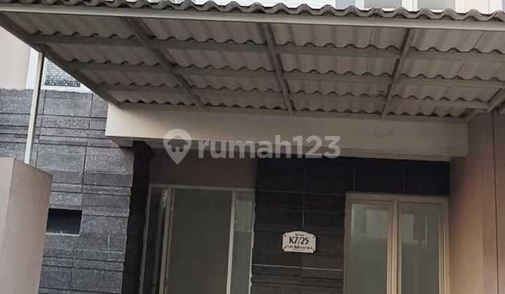 For Rent, Good Condition House Ready to Occupy in Menganti Citraland Wiyung, West Surabaya. Nice House in Puri Safira Regency Housing Complex, Jl. Raya Menganti, Hulaan, Menganti, Gresik, East Java, Indonesia, 61174, Menganti.