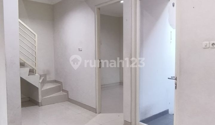 For Rent, Good Condition House Ready to Occupy in Menganti Citraland Wiyung, West Surabaya. Nice House in Puri Safira Regency Housing Complex, Jl. Raya Menganti, Hulaan, Menganti, Gresik, East Java, Indonesia, 61174, Menganti.