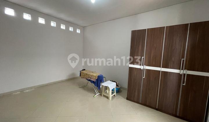 Rumah Dijual Bagus 2 Lantai di Setraduta Blok Cemara 0188 2