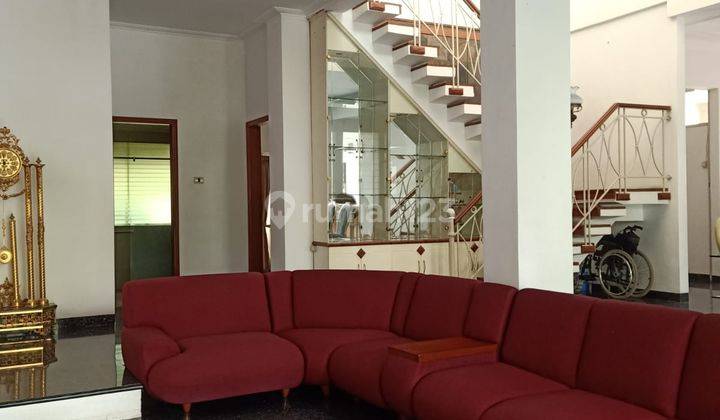 Rumah Disewa Mewah Full Furnish di Komp Elit Hegarmanah, Bandung 2