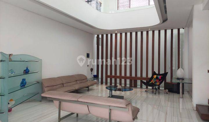 Rumah Dijual Mewah Megah Ada Lift di Area Dr Cipto , Bandung 2