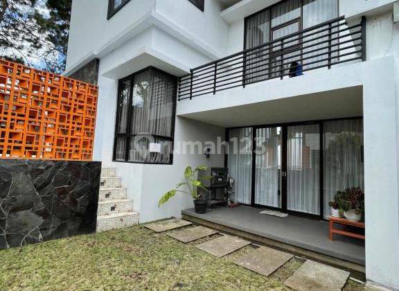 Rumah Villa Dijual 3 Lantai Full Furnish di Istana Bunga Lembang 1