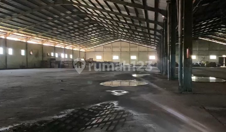 Warehouse for Rent on Jalan Utama Moh Toha, Prime Location 0137