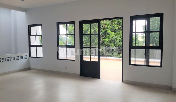 Rumah Dijual 4 Lantai Cocok utk Usaha di Sayap Riau, Bandung