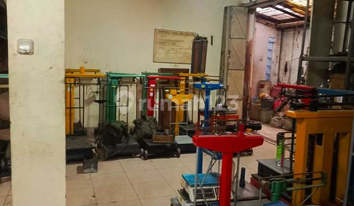 2-Story House for Sale Suitable for Business on Jl Sunda, Bandung 0136 2