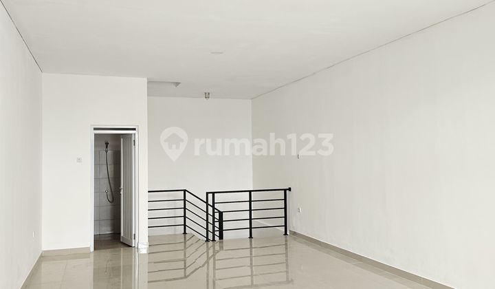 Shop House for Sale Well-Maintained Ready to Use in Sarijadi Area, North Bandung 06 2