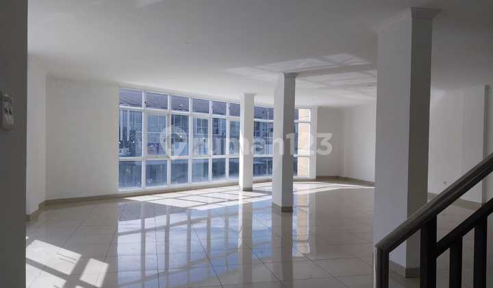 Ruko Rendeng for Sale, Well-Maintained 3.5 Floors in Holis Regency Bandung 9 Ruko Rendeng for Sale, Well-Maintained 3.5 Floors in Holis Regency Bandung 9