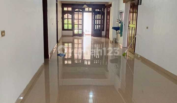 Disewakan Rumah Siap Huni untuk Tempat Tinggal Maupun Kantor di Tebet 2