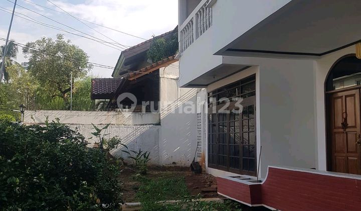 Dijual Rumah Bertingkat Dan Bagus Memiiliki Taman Depan & Belakang Siap Huni Shm  2
