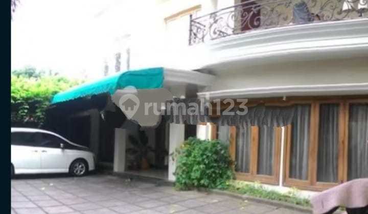 Jual Rumah Bagus Lokasi Strategis, Nyaman SHM di Menteng