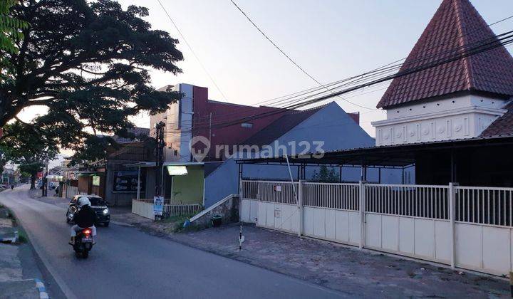 Rumah Strategis 2 Lantai Siap Huni Bagus  1