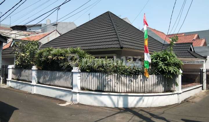Jual Rumah Bagus Model Classic Shm Tebet 
