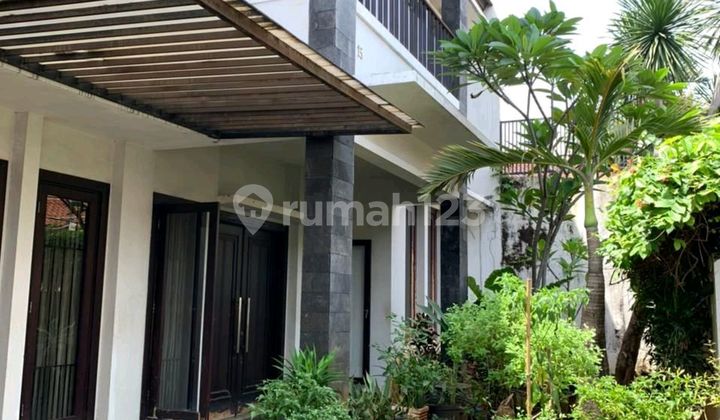 Jual Rumah Bagus di Lingkungan yang Tenang SHM 2