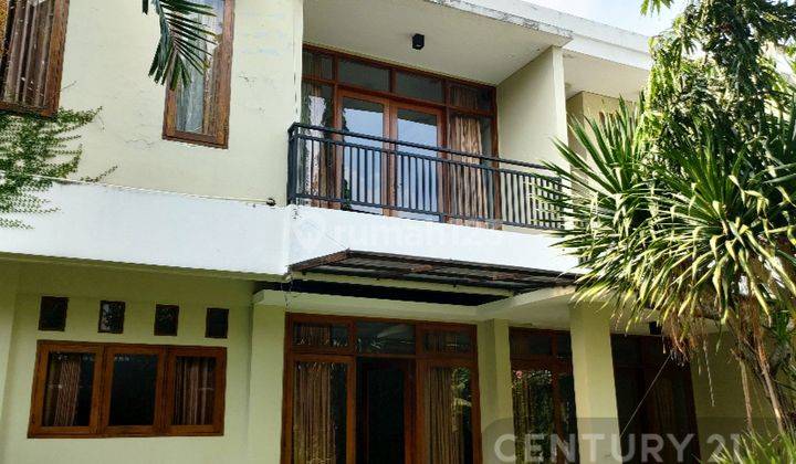 Rumah 2 Lantai Dengan Private Pool Di Kawasan Kemang 2