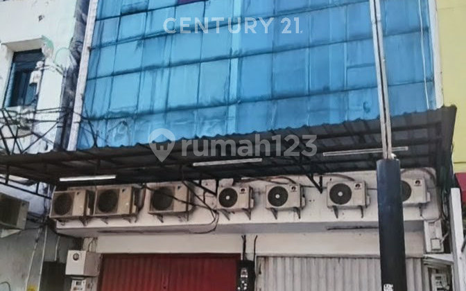 3-Story Shophouse in Radio Dalam Raya, South Jakarta 3-Story Shophouse in Radio Dalam Raya, South Jakarta