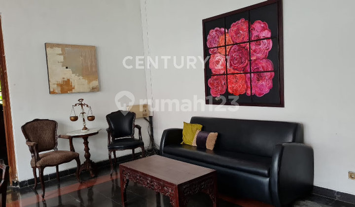 Asri House in Menteng Suitable for Large Families. 2