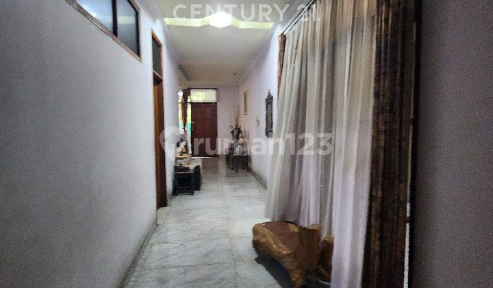 Dijual Rumah Lama di Dekat Taman Suropati Menteng Jakarta Pusat.