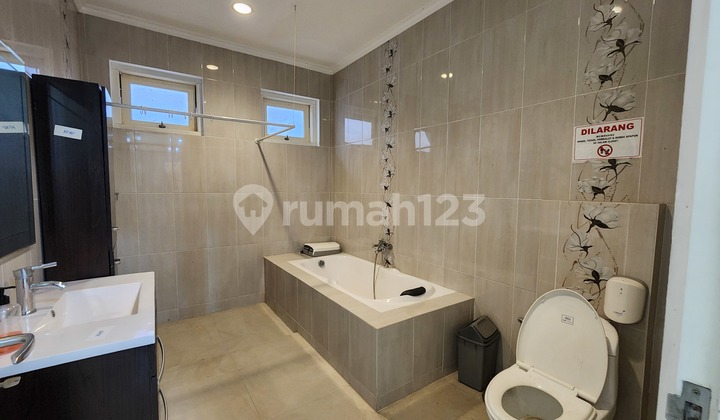 Rumah Lama Cocok Untuk Usaha Di Cikini, Menteng, Jakarta Pusat.  2