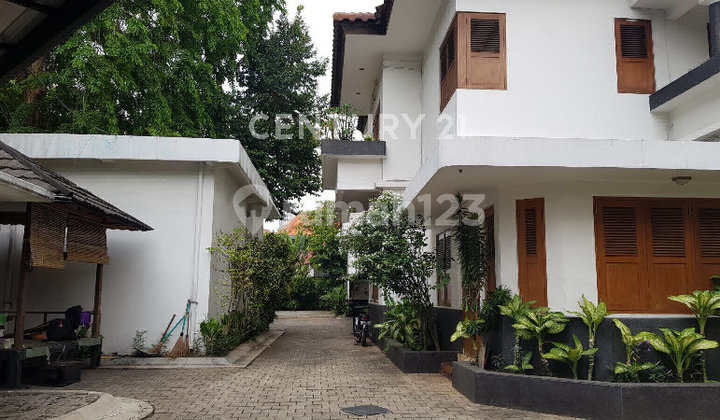 House Suitable for Showroom, Restaurant, Office in Menteng, Central Jakarta
