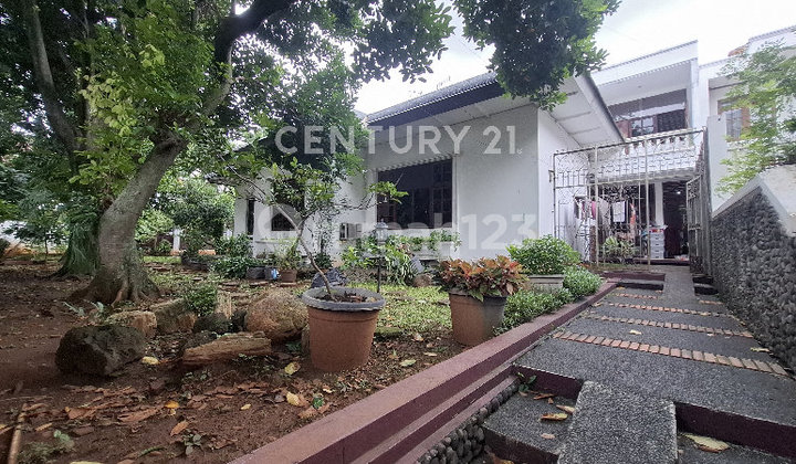Rumah Hook 1½ Lt Taman Luas di Lokasi Prestisius Menteng Jakarta Rumah Hook 1½ Lt Taman Luas di Lokasi Prestisius Menteng Jakarta