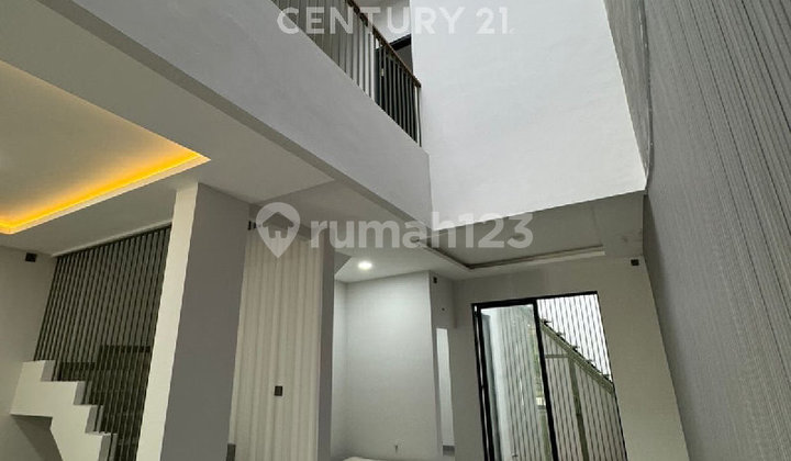 Dekat dengan Pim Rumah Baru Siap Huni Dijual di Pondok Indah