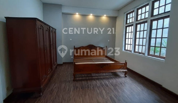 Ambience Tenang! Disewakan Rumah Kolam Renang Mewah Di Cilandak. 2