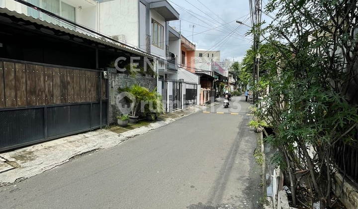 For Sale Ready-to-Occupy 3-Story House in Menteng Dalam, South Jakarta 2