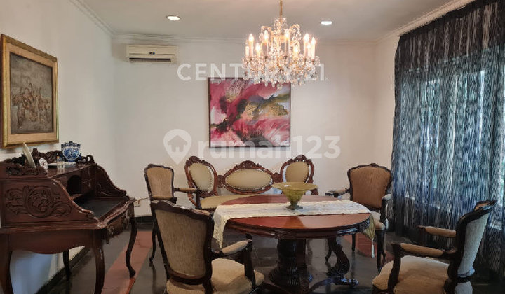 Rumah Asri di Menteng Cocok untuk Keluarga Besar.