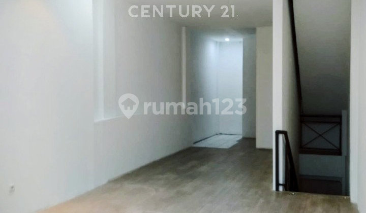 3-Story Shophouse in Radio Dalam Raya, South Jakarta 2