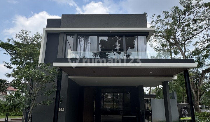 Rumah Modern Bentley Homes, Lippo Village Karawaci
