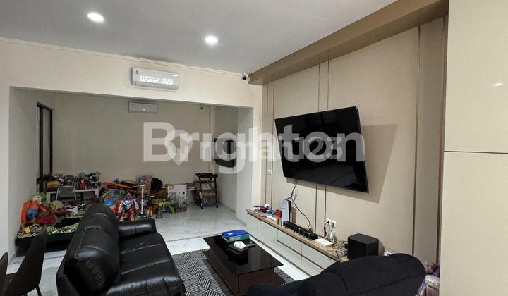 Rumah 2 Lantai Furnish Siap Huni di Suvarna Sutera, Tangerang. 2